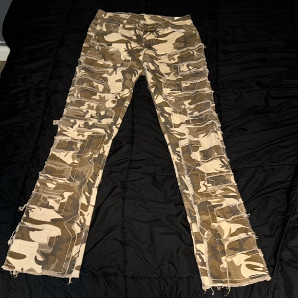 Men’s Streetwear Camo Jeans - Picture 2 of 6